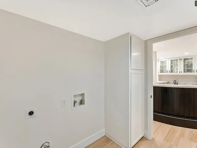 976 Pinehurst Dr — Photo 14