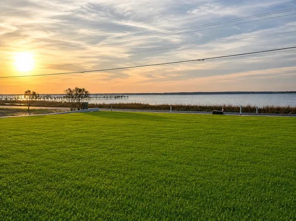 3110 Main St #1 & 2, Chincoteague Island, VA 23336