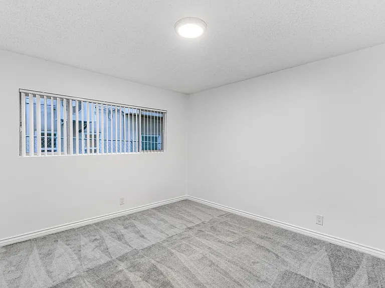 5923 Carlton Way — Photo 21