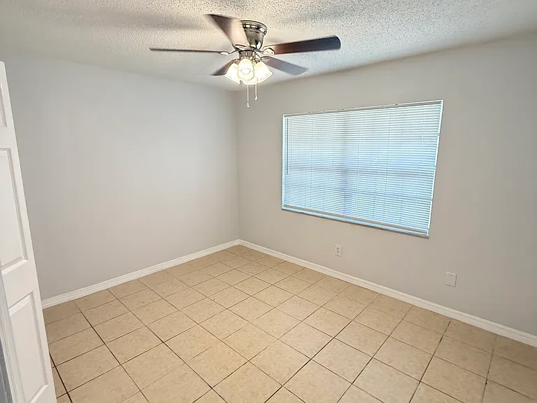 625 Belltower Ave #B — Photo 7