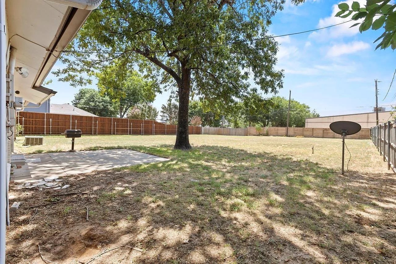 2921 Needles St — Photo 2