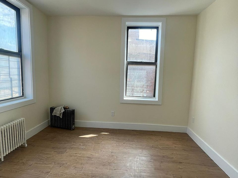 2nd image of 560 Morris Park Ave