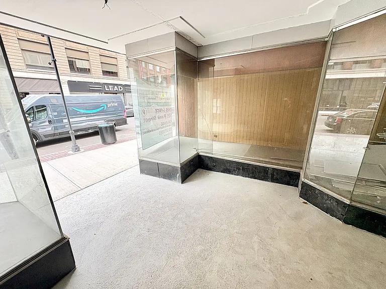 105 Bank St — Photo 11