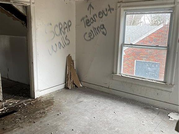 3rd image of 431 W Fairview Ave