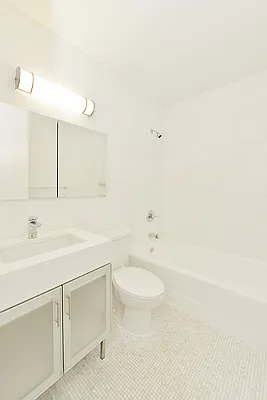 Rented by Solow Realty | media 25