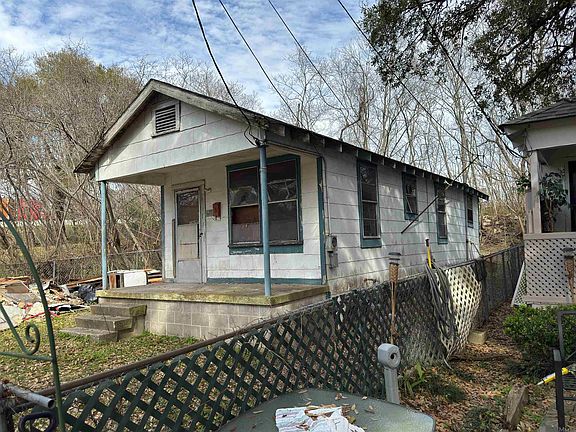 2nd image of 2065 Missouri St