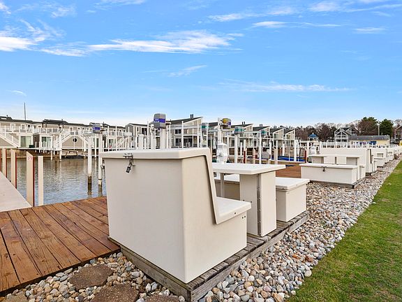 4th image of 173 Peninsula Dr #C