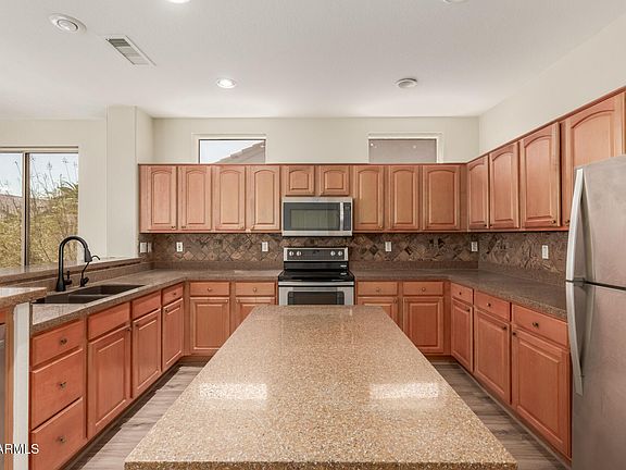 3rd image of 15801 W GOLDENROD Drive