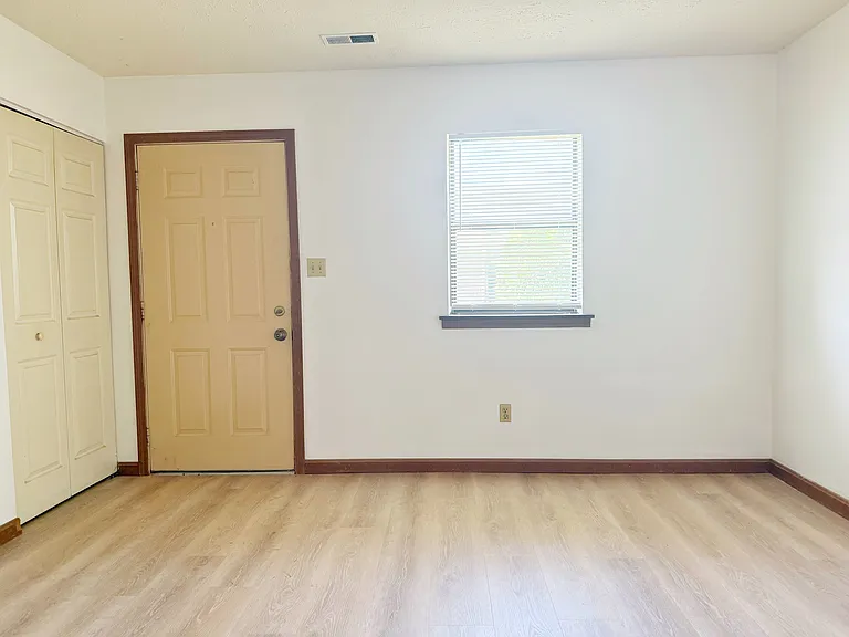915 Pepper Tree Ln #C — Photo 5