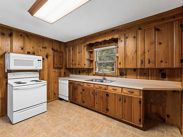 900 Velma Ln — Photo 10
