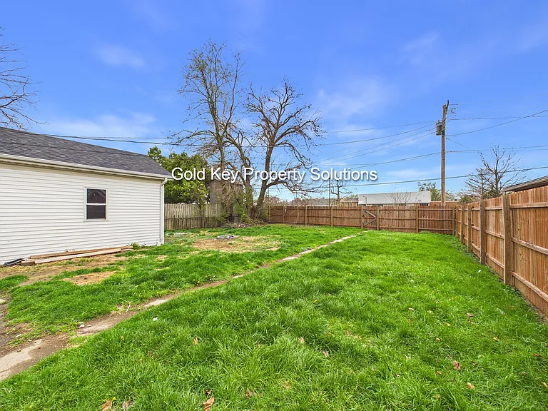 2420 Jackson St — Photo 13