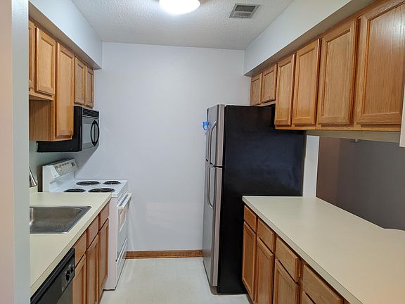 5th image of 2504 Eagles Cir Unit 6