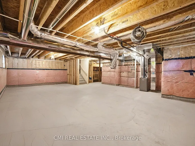 3742 Sunbank Cres — Photo 36