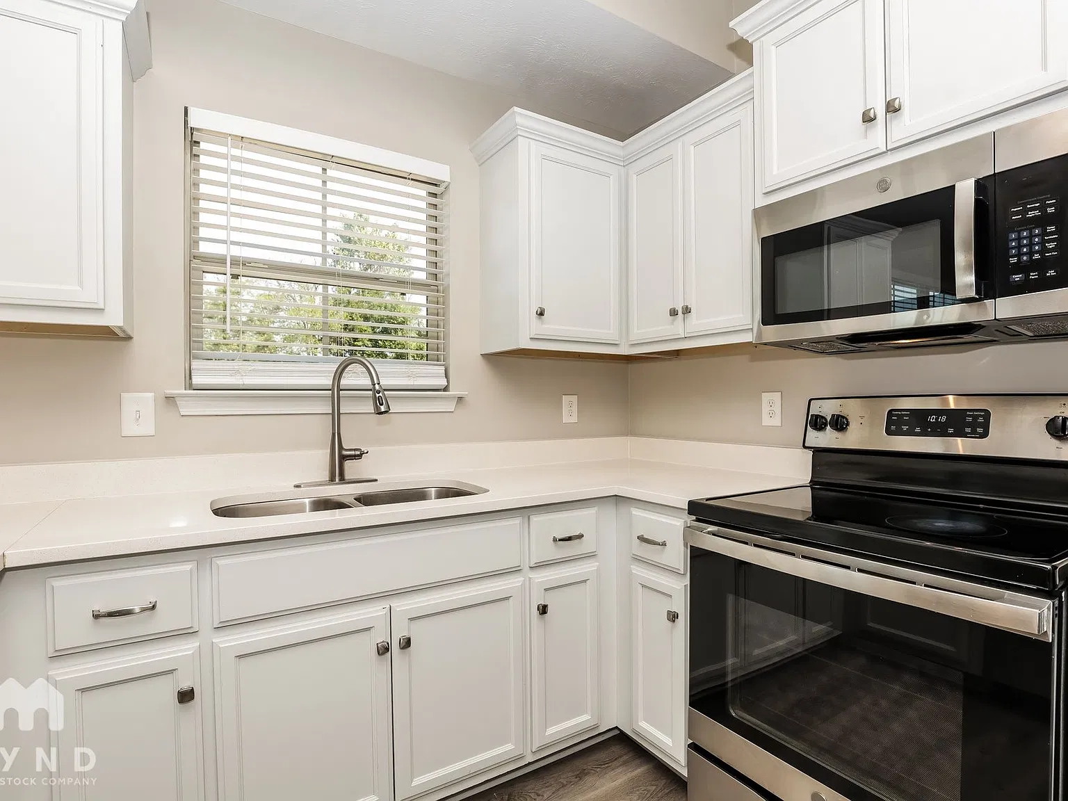 3 bed, 2.5 bath, 1670 sqft, $2,005 — Photo 3