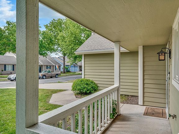 3rd image of 2832 Meadow Dr