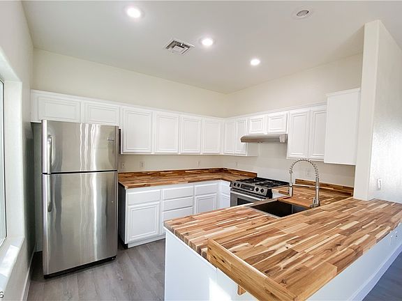 4th image of 3209 W Colton Ave