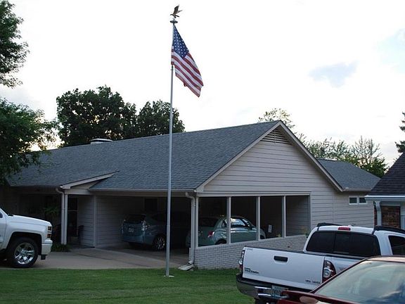 2nd image of 1818 E Viewpoint Dr