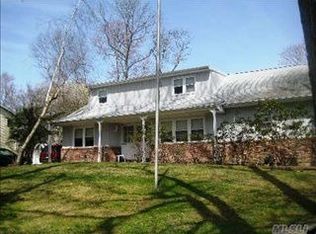 42 Colby Dr, Dix Hills, NY 11746