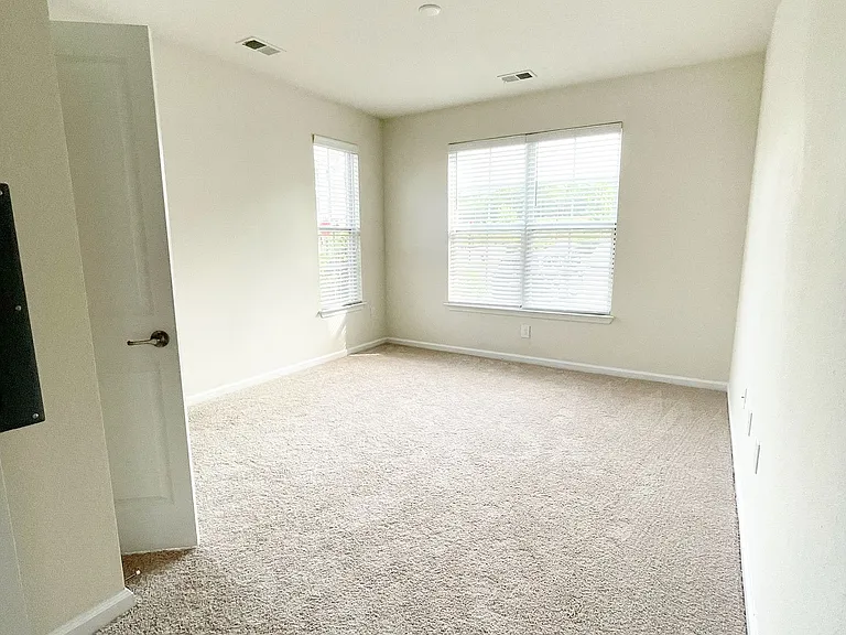 Belmont at Tryon Apartments — Photo 76