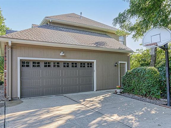 5th image of 3041 S Victoria Ln