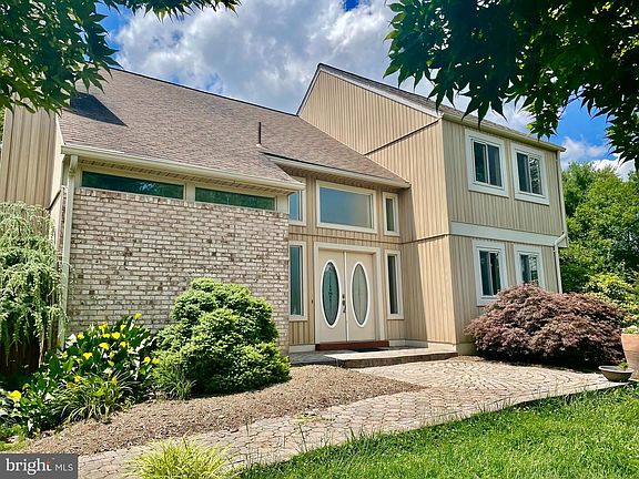3rd image of 2738 Loch Haven Dr