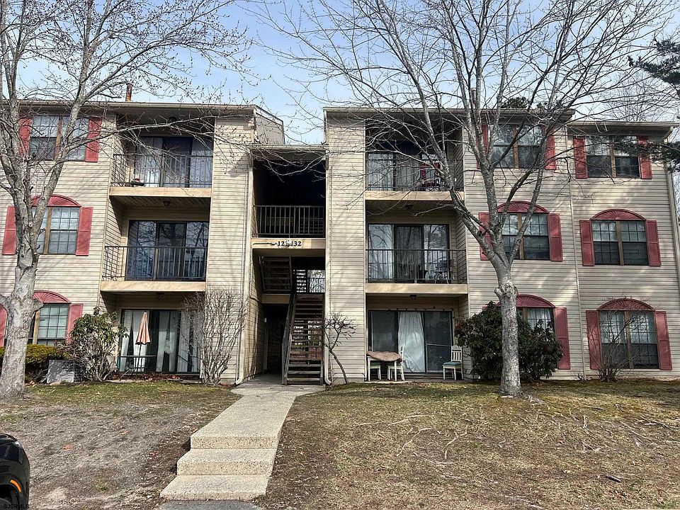 1st image of 123 Colonial Ct #123