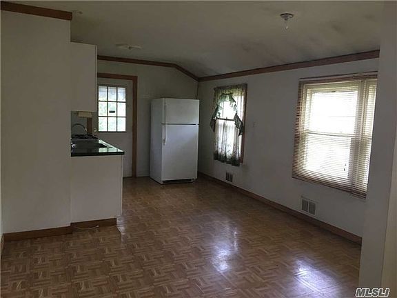 5th image of 16 Swallow Ln