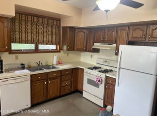 122 Charles St APT 1, Throop, PA 18512