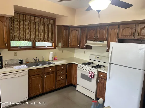 122 Charles St APT 1, Throop, PA 18512