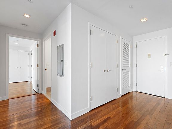 4th image of 25 Hudson St APT 805