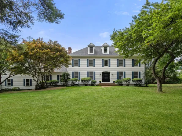 196 Bay Colony Dr, Westwood, MA 02090