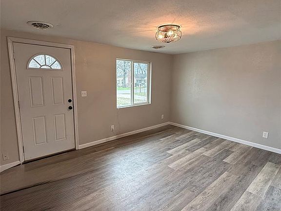5th image of 315 Pershing Ave