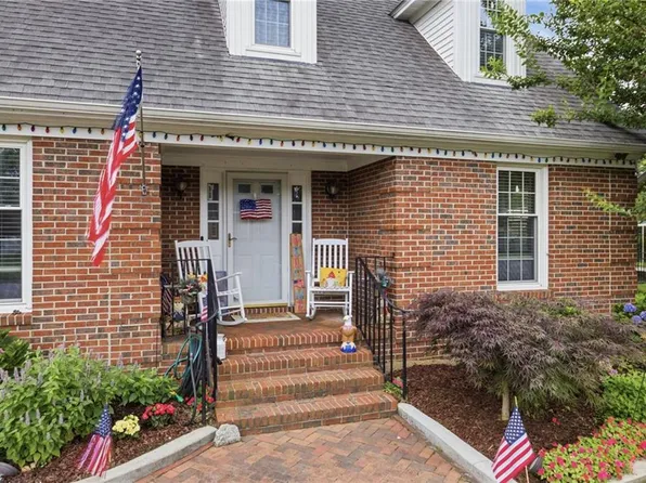 1 N Point Dr, Portsmouth, VA 23703