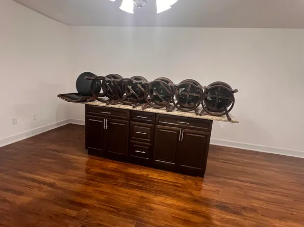 1302 Morris Street image 2 of 12