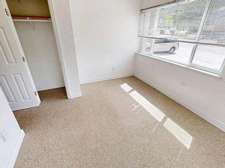 College Place — Photo 21