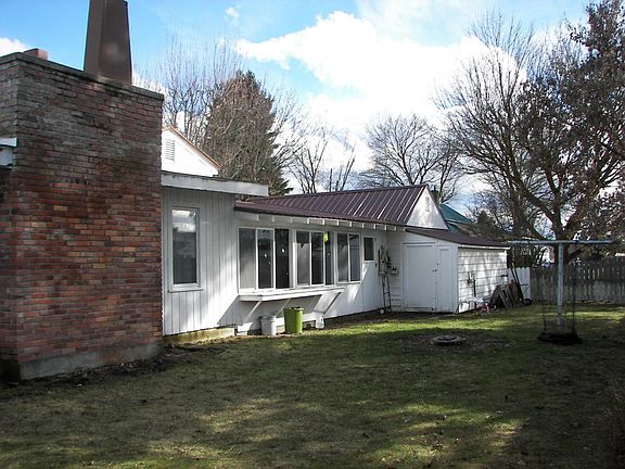 4th image of 303 N 5th St E