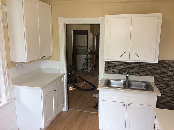 2nd image of 136 Isabel St W #138