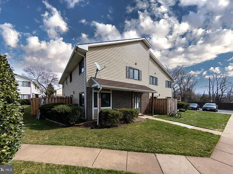 9010 Sandalwood Dr #C — Photo 1