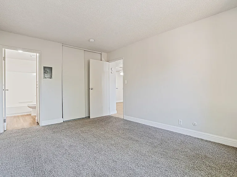 Coronado — Photo 42