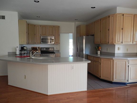 5th image of 9601 Lake View Dr