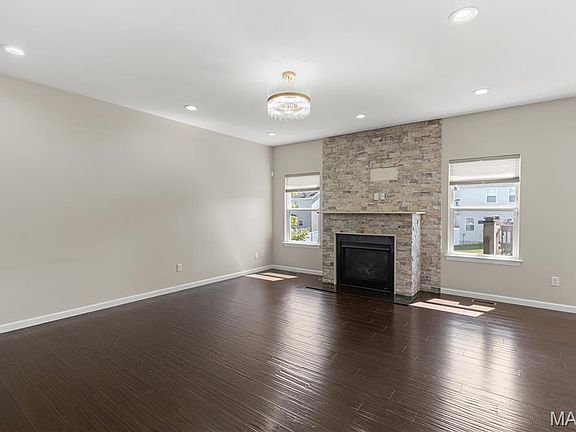 5th image of 184 Berry Manor Cir