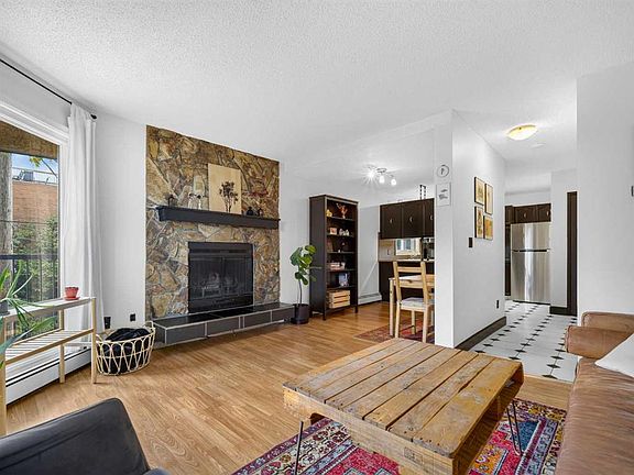5th image of 402 S 4th Ave NE #5