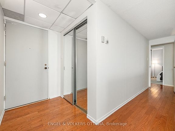 5th image of 373 Laurier Ave E #906