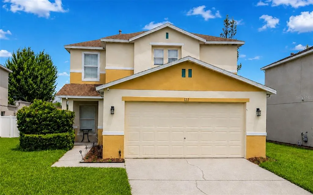 3 bed, 2.5 bath, 2256 sqft, $2,600 — Photo 1