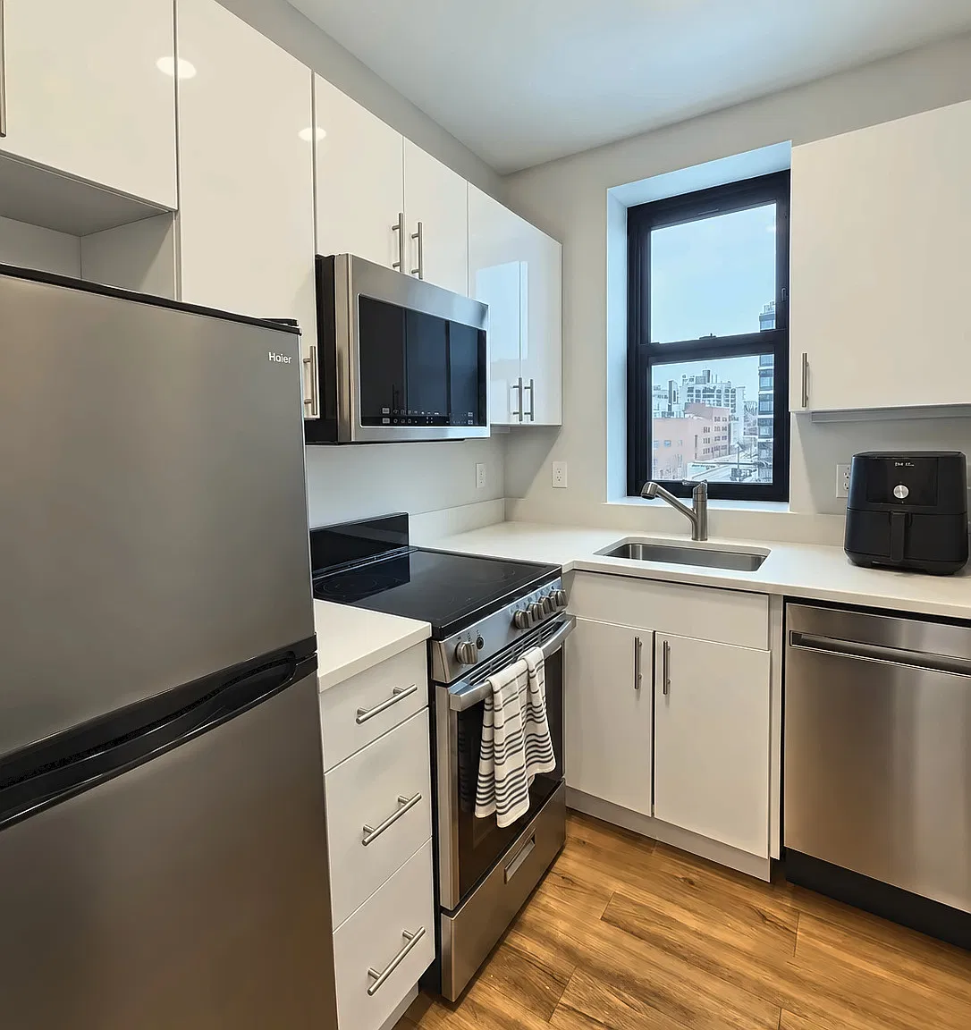 2 bed, 800 sqft, $3,200 — Photo 1