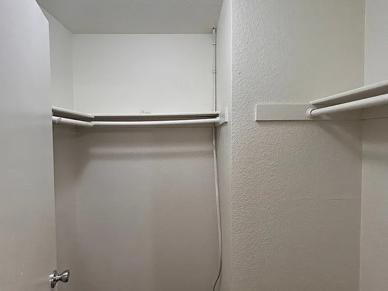14135 Doty Ave — Photo 15