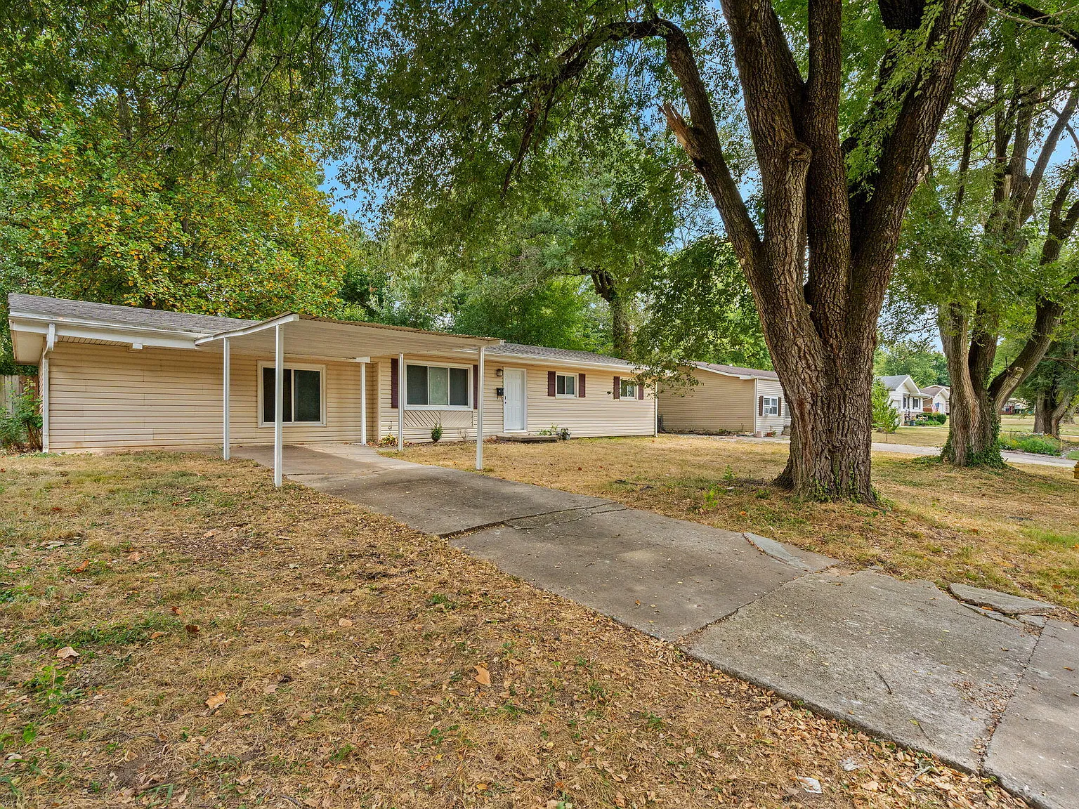 4 bed, 1.5 bath, 1689 sqft, $1,950 — Photo 4