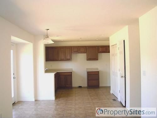4th image of 67 Lobdell Dr