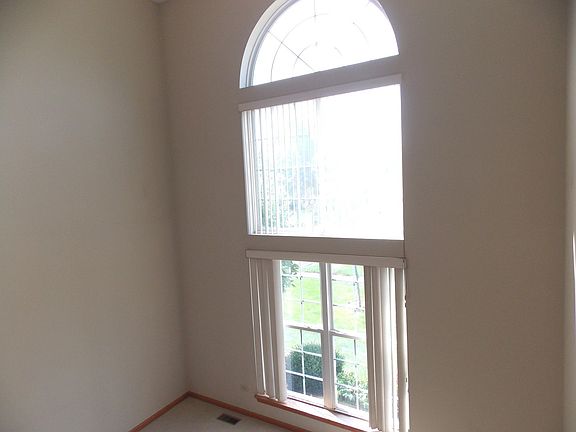 3rd image of 1820 Arbor Falls Dr