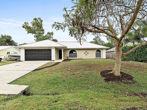 2nd image of 914 Devon Avenue